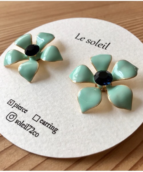 tone(トーン)の「【Le soleil】ボタニカルフラワーピアス(MA)(ピアス(両耳用)・レディース・イエロー/ピンク/ネイビー/ミント・FREE)」の6枚目の写真