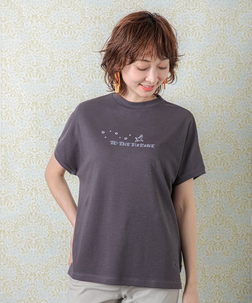 DECOY SINCE 1981（デコイシンスイチキュウハチイチ）の「刺しゅうロゴカットソー（Tシャツ/カットソー・レディース・オレンジ/チャコールグレー/ベージュ・L/M）」の2枚目の写真