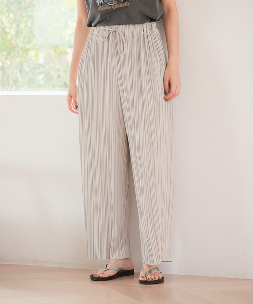 niko and...(ニコアンド)の「サラサラUVカットプリーツパンツ(その他パンツ・レディース・ライトグレー/ブラック/パープル/チャコール/ダークグレー/アイボリー・MEDIUM/LARGE)」の3枚目の写真