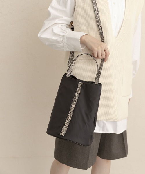 RODE SKO（ロデスコ）の「MATILDA ナイロンコンビバケツ（ショルダーバッグ・レディース・ベージュ/ブラック・ONE）」の6枚目の写真