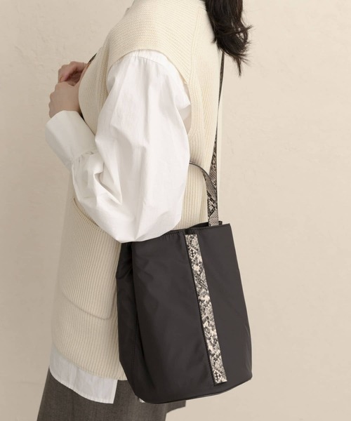 RODE SKO（ロデスコ）の「MATILDA ナイロンコンビバケツ（ショルダーバッグ・レディース・ベージュ/ブラック・ONE）」の15枚目の写真