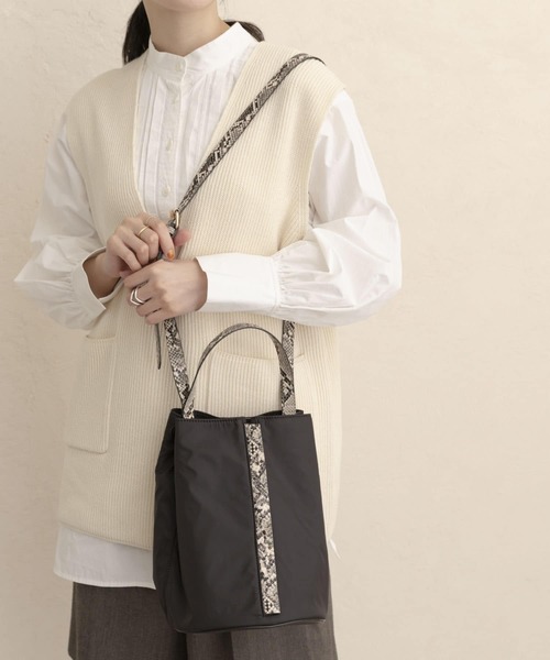 RODE SKO（ロデスコ）の「MATILDA ナイロンコンビバケツ（ショルダーバッグ・レディース・ベージュ/ブラック・ONE）」の17枚目の写真