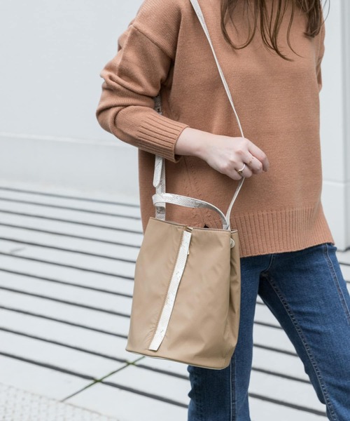 RODE SKO（ロデスコ）の「MATILDA ナイロンコンビバケツ（ショルダーバッグ・レディース・ベージュ/ブラック・ONE）」の4枚目の写真