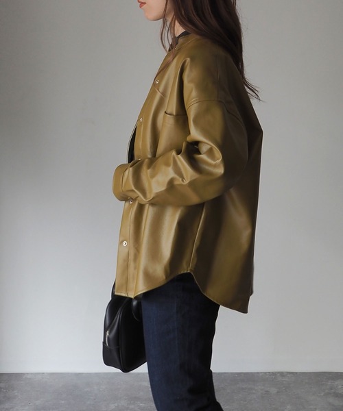 Riberry(リベリー)の「スタンドカラーシャツジャケット(ライダースジャケット・レディース・ブラック/オリーブ/アイボリー・MEDIUM)」の9枚目の写真