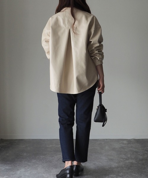 Riberry(リベリー)の「スタンドカラーシャツジャケット(ライダースジャケット・レディース・ブラック/オリーブ/アイボリー・MEDIUM)」の7枚目の写真