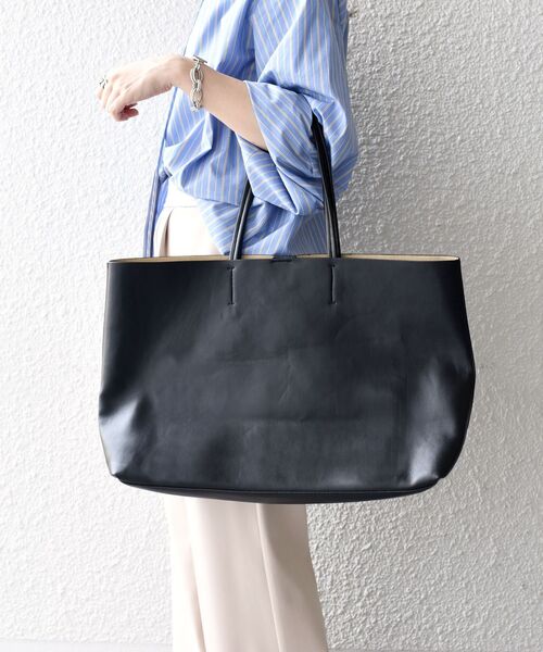 SHIPS（シップス）の「フェイクレザービッグトート◆（トートバッグ・レディース・ブラック/ベージュ・ONE SIZE）」の12枚目の写真