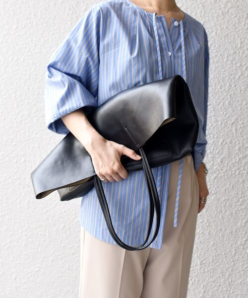 SHIPS（シップス）の「フェイクレザービッグトート◆（トートバッグ・レディース・ブラック/ベージュ・ONE SIZE）」の6枚目の写真