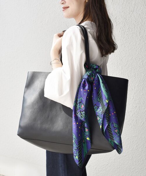 SHIPS（シップス）の「フェイクレザービッグトート◆（トートバッグ・レディース・ブラック/ベージュ・ONE SIZE）」の18枚目の写真