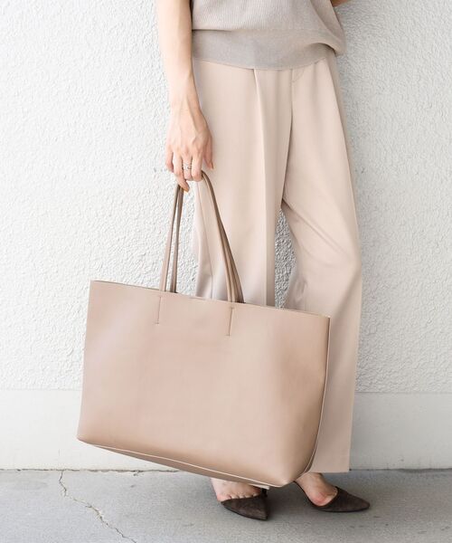 SHIPS（シップス）の「フェイクレザービッグトート◆（トートバッグ・レディース・ブラック/ベージュ・ONE SIZE）」の4枚目の写真