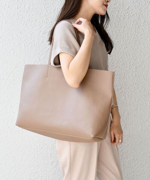 SHIPS（シップス）の「フェイクレザービッグトート◆（トートバッグ・レディース・ブラック/ベージュ・ONE SIZE）」の10枚目の写真