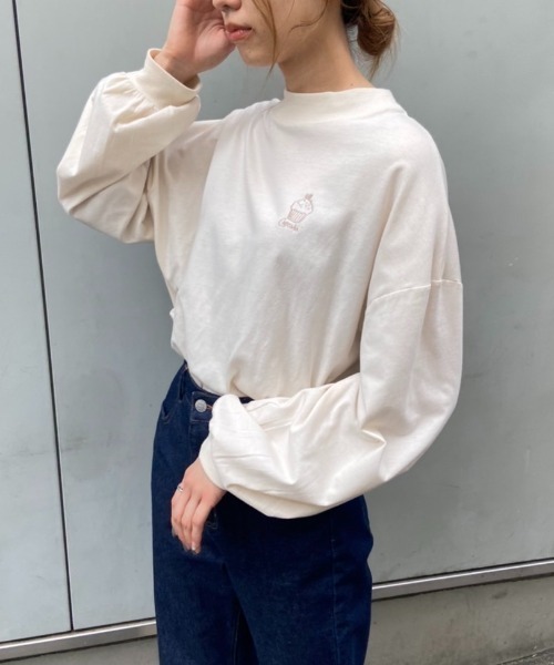 OLIVE des OLIVE（オリーブデオリーブ）の「モックネックLOVE　ロンT（Tシャツ/カットソー・レディース・ベージュ/パープル/オフホワイト/スミクロ/ライトブラウン・FREE）」の5枚目の写真