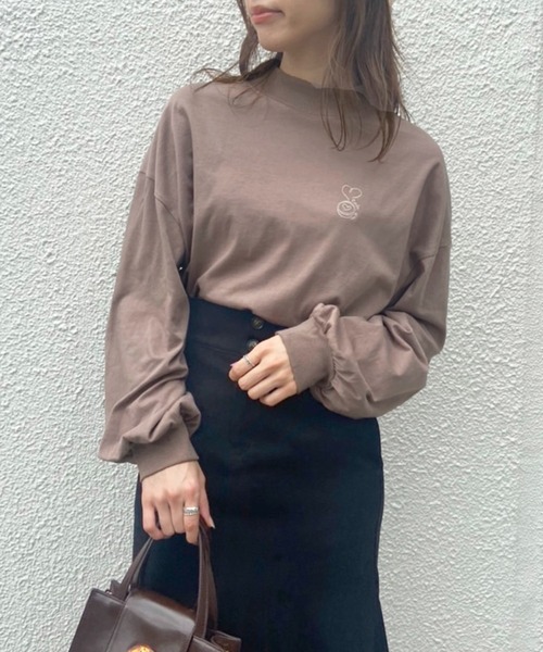 OLIVE des OLIVE（オリーブデオリーブ）の「モックネックLOVE　ロンT（Tシャツ/カットソー・レディース・ベージュ/パープル/オフホワイト/スミクロ/ライトブラウン・FREE）」の4枚目の写真