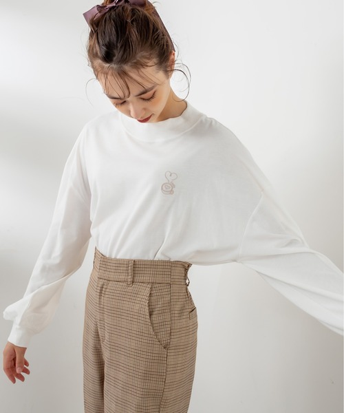 OLIVE des OLIVE（オリーブデオリーブ）の「モックネックLOVE　ロンT（Tシャツ/カットソー・レディース・ベージュ/パープル/オフホワイト/スミクロ/ライトブラウン・FREE）」の16枚目の写真