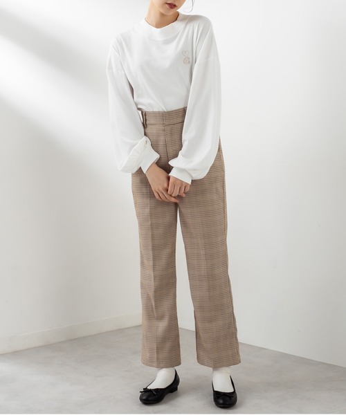 OLIVE des OLIVE（オリーブデオリーブ）の「モックネックLOVE　ロンT（Tシャツ/カットソー・レディース・ベージュ/パープル/オフホワイト/スミクロ/ライトブラウン・FREE）」の6枚目の写真