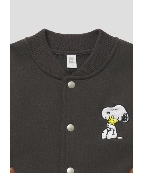 Design Tshirts Store graniph(デザイン ティーシャツ ストア グラニフ)の「ドッグハウス(ピーナッツ)|キッズスウェットスタジアムジャンパー(ブルゾン・キッズ・スミクロ・110/130)」の4枚目の写真