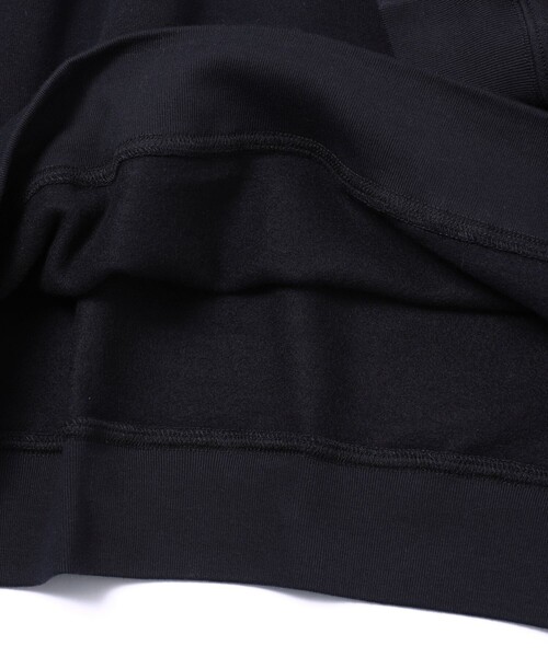 FREAK'S STORE(フリークスストア)の「WEB限定 ビッグシルエット 刺繍カレッジロゴ クルーネックスウェット/DELAWARE(スウェット・メンズ・ブラック/グレー/グレイッシュベージュ/ダークグリーン・SMALL/MEDIUM/LARGE)」の9枚目の写真