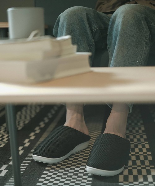 SUBU(スブ)の「SUBU Light WINTER SANDAL スブ ライト ウィンター サンダル ルームシューズ スリッポン 2021(ルームシューズ/スリッパ・メンズ・ブラック・XL/L/M/S)」の1枚目の写真
