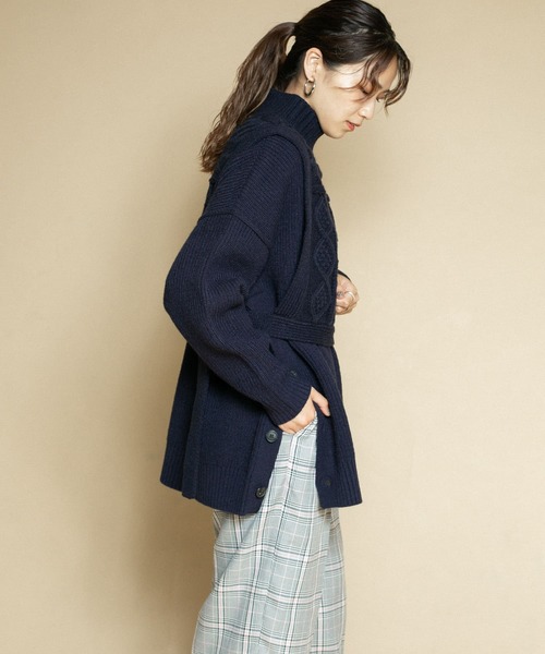KBF（ケイビーエフ）の「アウトリンキングサイドボタンニット（ニット/セーター・レディース・ベージュ/ネイビー/アイボリー・ONE）」の16枚目の写真
