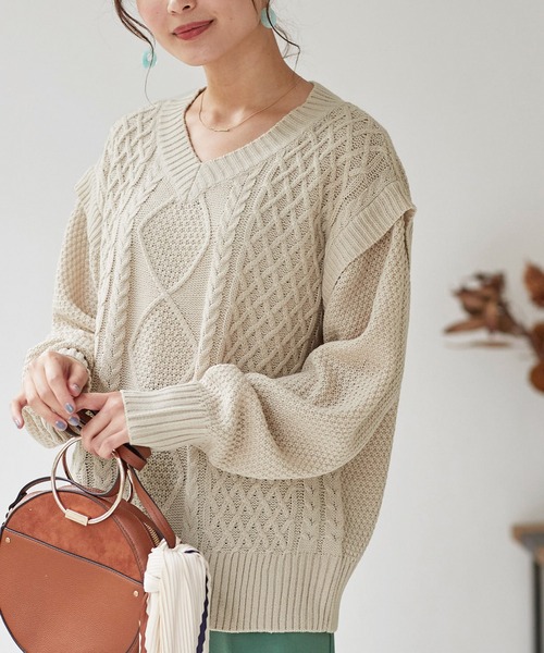 BELLUNA PLUS（ベルーナ）の「ケーブル柄Vネックニットプルオーバー（ニット/セーター・レディース・ベージュ・MEDIUM/LARGE）」の9枚目の写真