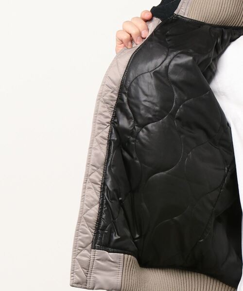 Alpha Industries(アルファインダストリーズ)の「【ALPHA INDUSTRIES/アルファインダストリーズ】フードリブジャケット TA1571 保温性の高い『Thermolite』使用(ブルゾン・メンズ・ブラック/グレー・X-LARGE/LARGE/MEDIUM)」の4枚目の写真