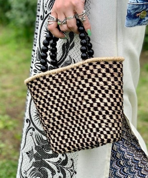 Ray BEAMS（レイビームス）の「Larone / ビーズ ハンド バッグ（ハンドバッグ・レディース・ブラック/ナチュラル・ONE SIZE）」の21枚目の写真