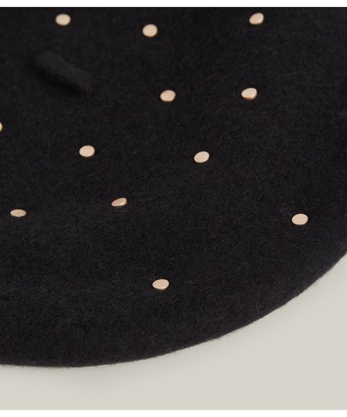 ALLSAINTS（オールセインツ）の「MAIA STUDDED BERET | MAIA STUDDED ベレー帽（ハンチング/ベレー帽・レディース・ブラック系・ONE SIZE）」の4枚目の写真
