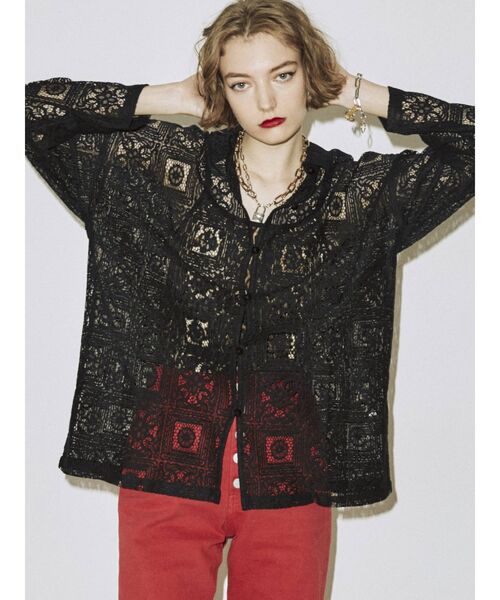 jouetie（ジュエティ）の「幾何学オーバーレースシャツ【シースルー】（シャツ/ブラウス・レディース・オフホワイト/ブラック/イエロー/グリーン・MEDIUM）」の3枚目の写真