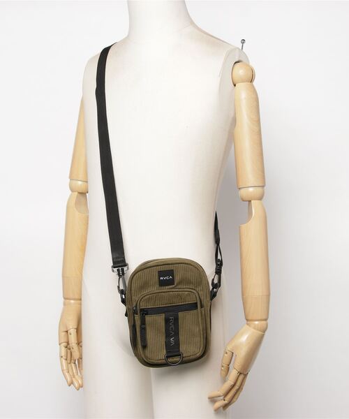 RVCA（ルーカ）の「RVCA メンズ  UTILITY POUCH バッグ【2022年春夏モデル】/ルーカポーチショルダー（ショルダーバッグ・メンズ・カモフラージュ/ブラウン系その他・FREE）」の3枚目の写真