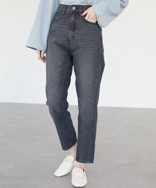 Green Parks(グリーンパークス)の「美脚テーパードBKデニムパンツ(その他パンツ・レディース・ブラック・S/M/L)」の1枚目の写真