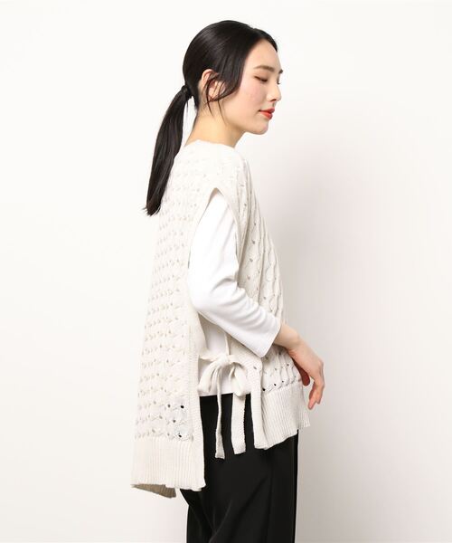 Samansa Mos2 blue（サマンサモスモスブルー）の「透かし柄ニットベスト（ベスト・レディース・オフホワイト/ミント/シルバーグレー・ﾌﾘ-）」の4枚目の写真