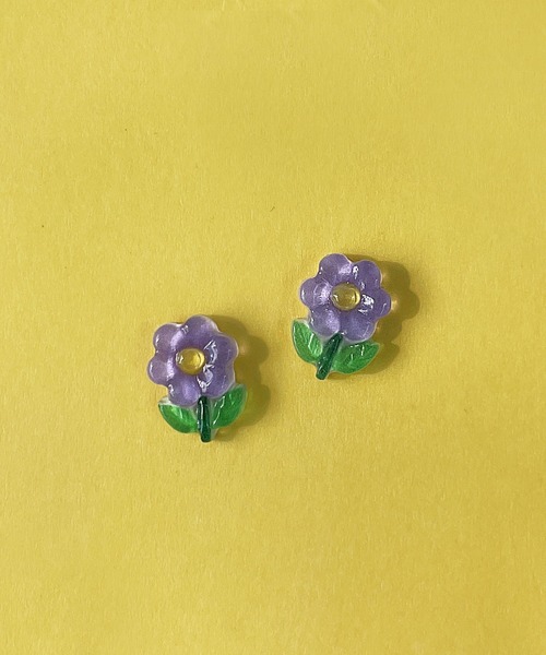 CEMONEMO(セモネモ)の「【金属アレルギー対応】 カラーフラワー ミニ ピアス / ニッケルフリーポスト(ピアス(両耳用)・レディース・ホワイト/パープル・FREE)」の7枚目の写真