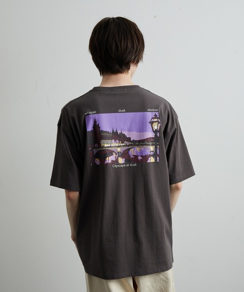 JUNRED（ジュンレッド）の「ノスタルジックグラフィックTシャツ（Tシャツ/カットソー・メンズ・ホワイト/チャコールグレー/カーキ・LL/M/L）」の2枚目の写真