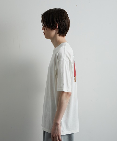 JUNRED（ジュンレッド）の「ノスタルジックグラフィックTシャツ（Tシャツ/カットソー・メンズ・ホワイト/チャコールグレー/カーキ・LL/M/L）」の17枚目の写真