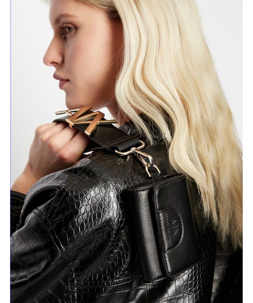 ARMANI EXCHANGE（アルマーニエクスチェンジ）の「【A|X アルマーニ エクスチェンジ】A|Xロゴストラップ　フラップカードホルダー（カードケース・レディース・ピンク/ブラック・FREE）」の12枚目の写真