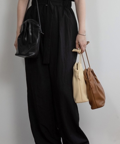 lawgy(ラウジー)の「pleats shoulder bag(ショルダーバッグ・レディース・ブラック/クリーム/キャメル・FREE)」の9枚目の写真
