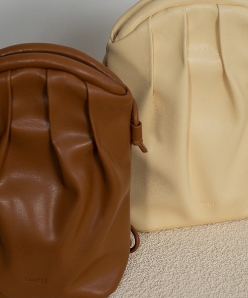 lawgy(ラウジー)の「pleats shoulder bag(ショルダーバッグ・レディース・ブラック/クリーム/キャメル・FREE)」の11枚目の写真