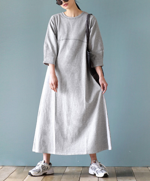 zootie(ズーティー)の「シミヘン加工 フレンチバスク Aラインフレアワンピース(ワンピース・レディース・ベージュ系その他/ブラック/チャコール/バーガンディー/チョコ/ダークグリーン/ブラック系その他/イエロー系その他/杢グレー/レッド系その他・フリー)」の4枚目の写真