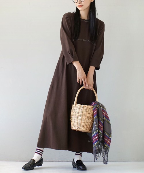 zootie(ズーティー)の「シミヘン加工 フレンチバスク Aラインフレアワンピース(ワンピース・レディース・ベージュ系その他/ブラック/チャコール/バーガンディー/チョコ/ダークグリーン/ブラック系その他/イエロー系その他/杢グレー/レッド系その他・フリー)」の6枚目の写真