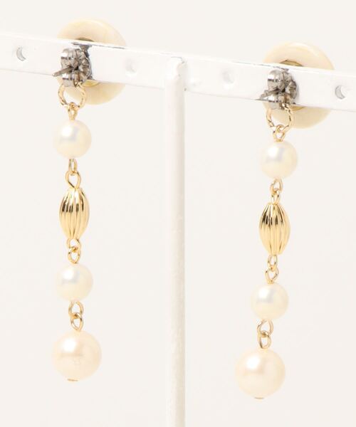 tone(トーン)の「【tschuss(チュース)】2WAY パールとゴールドのロングピアス(チタン)(ピアス(両耳用)・レディース・ホワイト・FREE)」の3枚目の写真