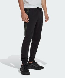 adidas（アディダス）の「エッセンシャルズ カモプリント フリースパンツ / アディダス（スウェットパンツ・メンズ）」