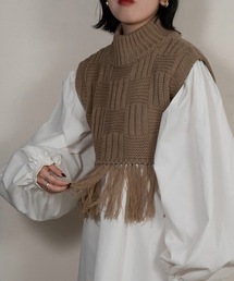 square pattern fringe vest