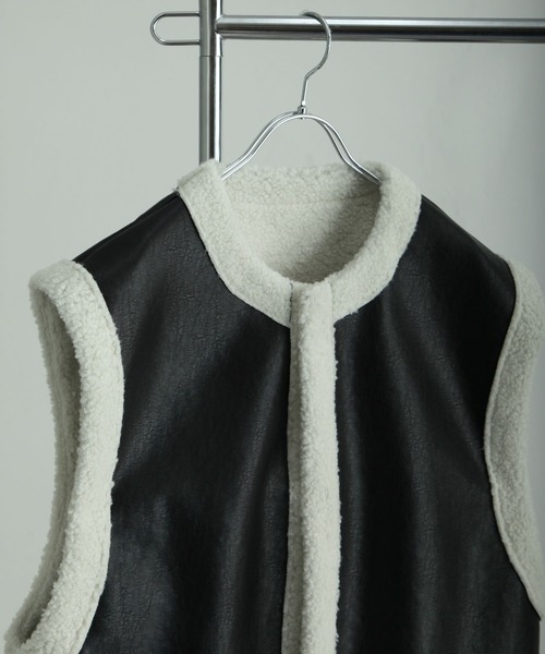 NILWAY（ニルウェイ）の「裏ボアPUレザームートンベスト/ノーカラーベスト（ムートンコート・メンズ・ブラック・MEDIUM/LARGE）」の6枚目の写真
