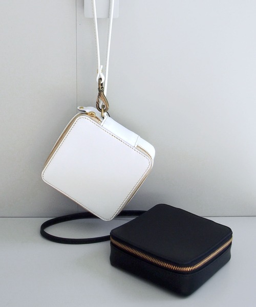 Ag+LEATHER BLACK&WHITE 抗菌 MULTI POUCH