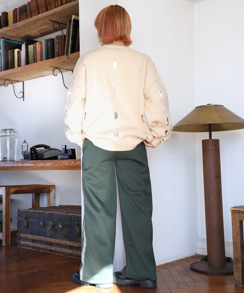 PBLIM（ページボーイリム）の「PAGEBOYLIM/カットアウトルーズニット（ニット/セーター・レディース・グリーン/オフホワイト/ブラック・FREE）」の16枚目の写真