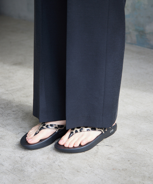 SLOBE IENA(スローブイエナ)の「【OOFOS/ウーフォス】OOlala Limitedサンダル(サンダル・レディース・ブラック・24cm/23cm/25cm)」の10枚目の写真