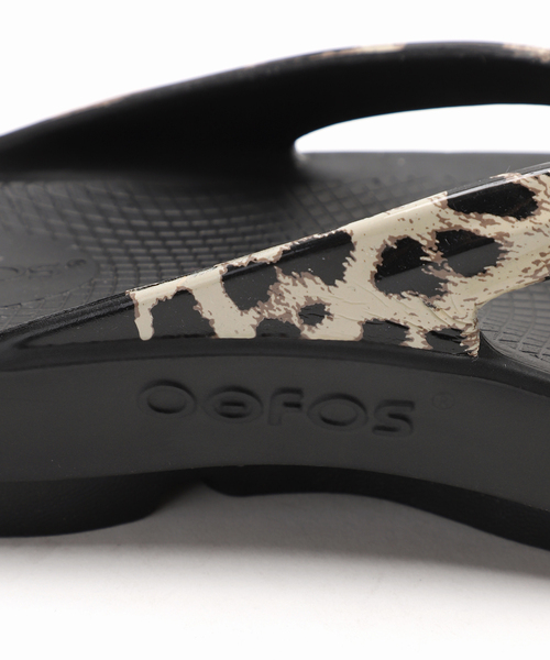 SLOBE IENA(スローブイエナ)の「【OOFOS/ウーフォス】OOlala Limitedサンダル(サンダル・レディース・ブラック・24cm/23cm/25cm)」の22枚目の写真