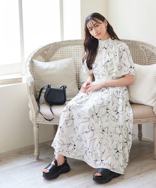 mysty woman(ミスティウーマン)の「フレアースリーブ花柄ブラウス 704519(シャツ/ブラウス・レディース・ホワイト系その他/ブラック系その他/グレー系その他/イエロー系その他/イエロー・FREE)」の9枚目の写真