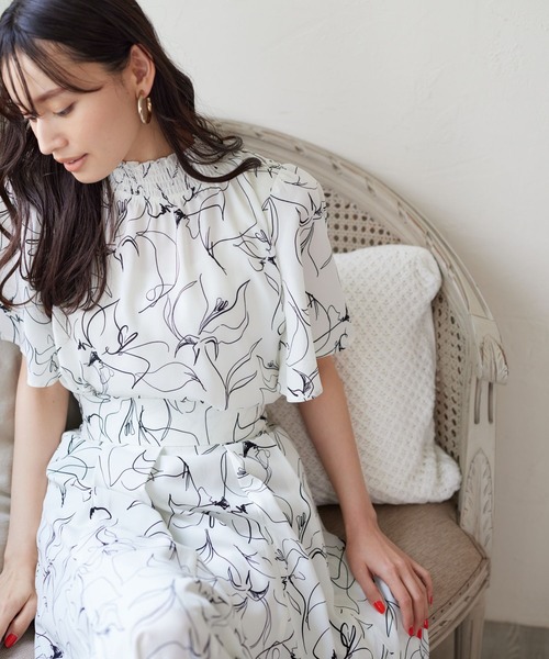 mysty woman(ミスティウーマン)の「フレアースリーブ花柄ブラウス 704519(シャツ/ブラウス・レディース・ホワイト系その他/ブラック系その他/グレー系その他/イエロー系その他/イエロー・FREE)」の13枚目の写真