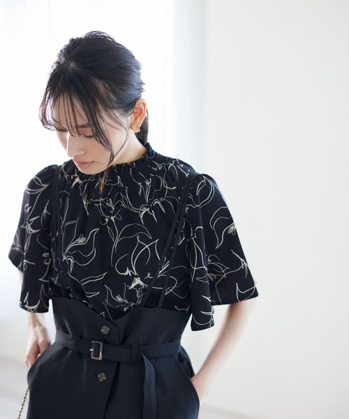 mysty woman(ミスティウーマン)の「フレアースリーブ花柄ブラウス 704519(シャツ/ブラウス・レディース・ホワイト系その他/ブラック系その他/グレー系その他/イエロー系その他/イエロー・FREE)」の6枚目の写真