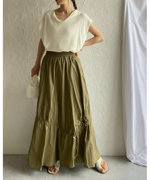 She's Closet(シーズクローゼット)の「Aラインボリュームフレアシャーリングドロストティアードロングスカート(スカート・レディース・アイボリー/オリーブ/ブラック・FREE)」の5枚目の写真